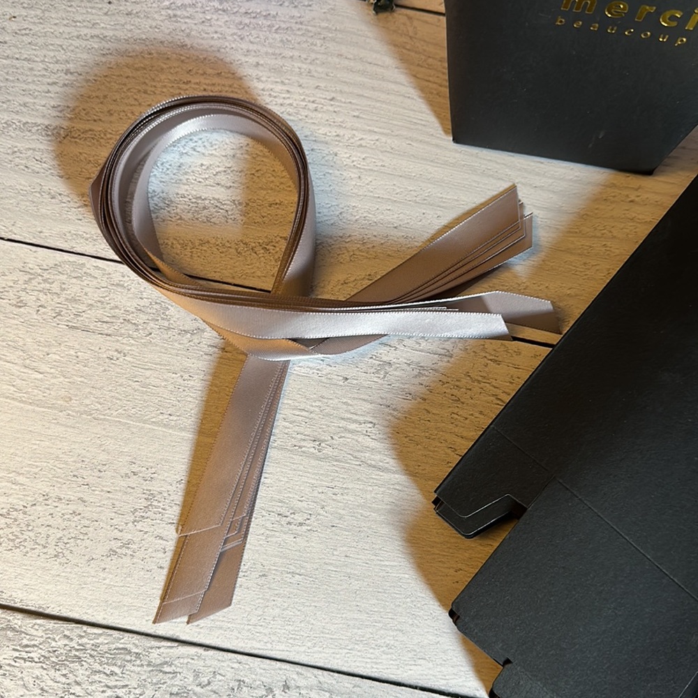 12 Pcs Paper Bags ( Merci Beaucoup ) Gift Bag, Packaging Box with Gray Ribbon - Picture 5 of 11
